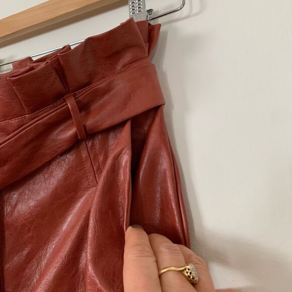 Revolve Majorelle terracotta brown faux leather pants,belt, pleated waist, XS - Picture 9 of 12